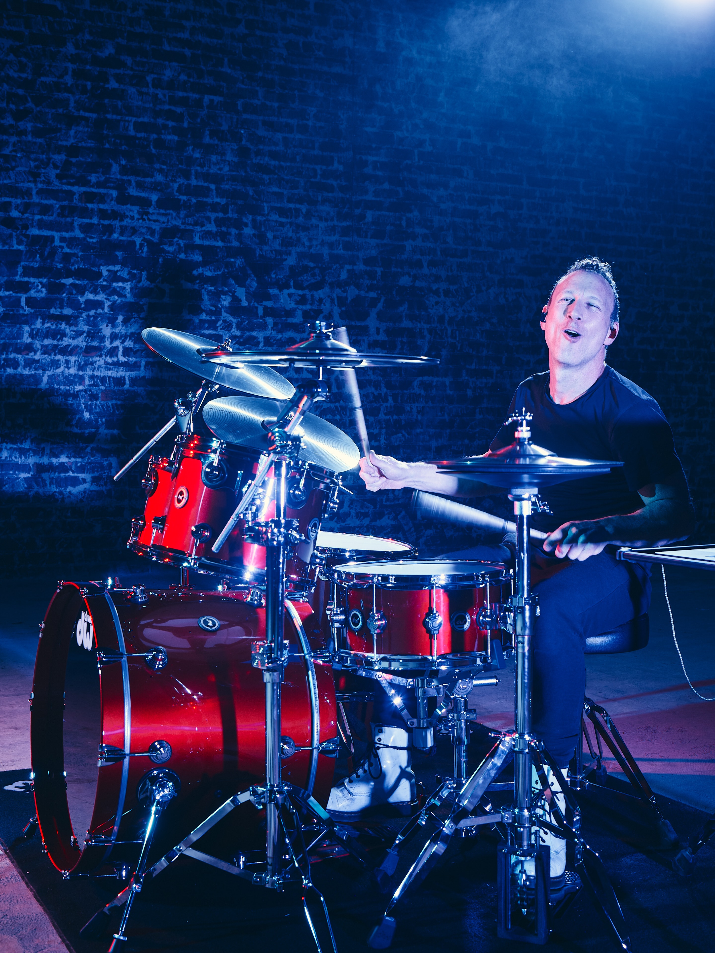 DW artist Stephen Perkins playing a DWe drum kit
