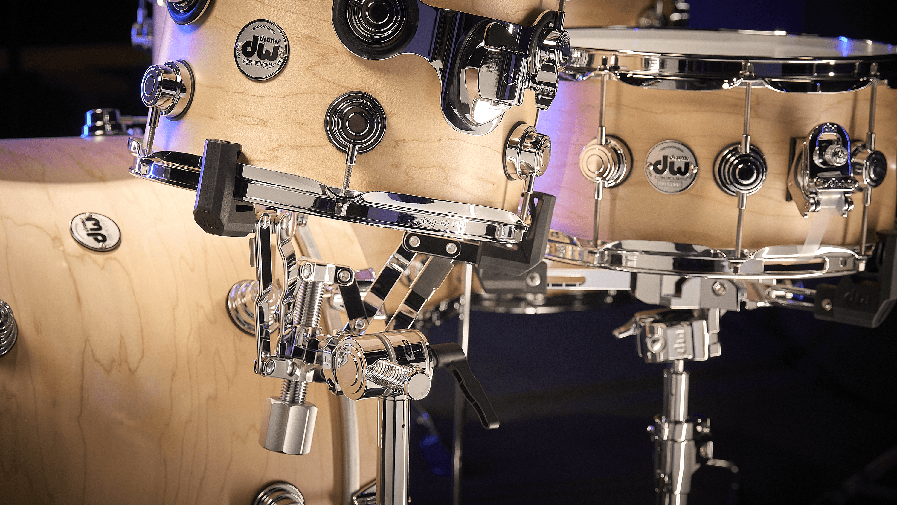 DWCP9300X Snare and Tom Stand with mounted tom