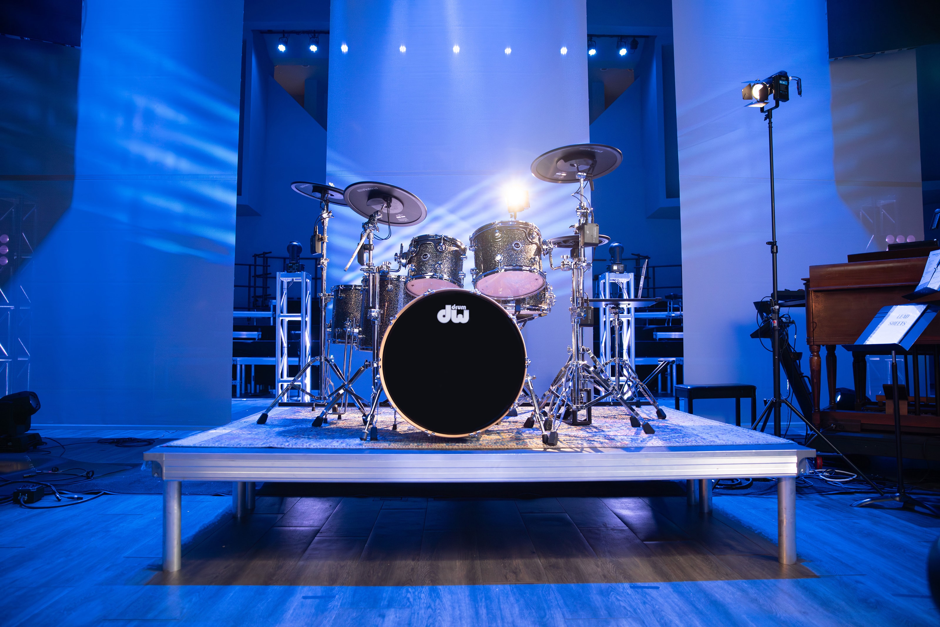 DWe drum kit on riser