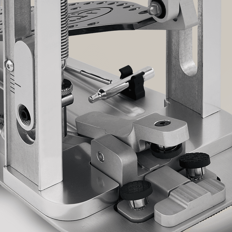 Tri-Pivot Swivel Toe Clamp™